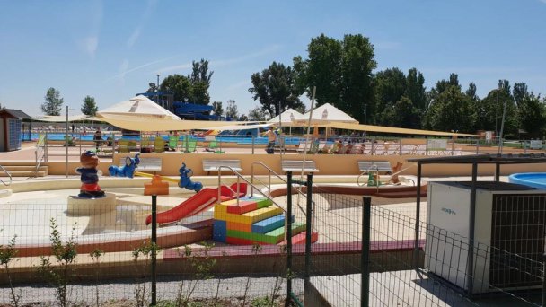 Termálne kúpalisko Štrand Emila Tatárika 3 Autor: Alexander Balász Zdroj: https://slovenskycestovatel.sk/item/termalne-kupalisko-strand-emila-tatarika Termálne kúpalisko Štrand Emila Tatárika 3 Autor: Alexander Balász Zdroj: https://slovenskycestovatel.sk/item/termalne-kupalisko-strand-emila-tatarika