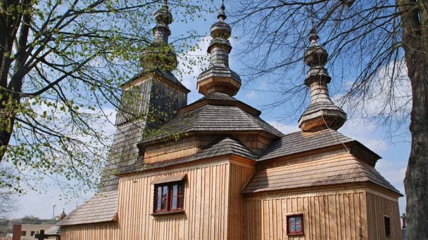 Chrám sv. Michala Archanjela Ladomirová 2 Zdroj: https://sk.wikipedia.org/wiki/Chr%C3%A1m_sv%C3%A4t%C3%A9ho_Michala_archanjela_(Ladomirov%C3%A1)