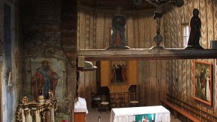 Kostol sv. Františka z Assisi 3 Autor: Hynek Moravec Zdroj: https://upload.wikimedia.org/wikipedia/commons/thumb/e/e0/Hervartov_interior_Slovensko_3833.JPG/800px-Hervartov_interior_Slovensko_3833.JPG