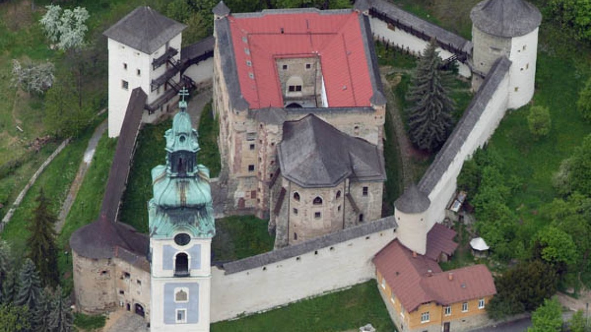 Starý zámok Banská Štiavnica Autor: Civertan Zdroj: https://upload.wikimedia.org/wikipedia/commons/b/ba/Selmecbanya-ovarcivertanlegi1.jpg