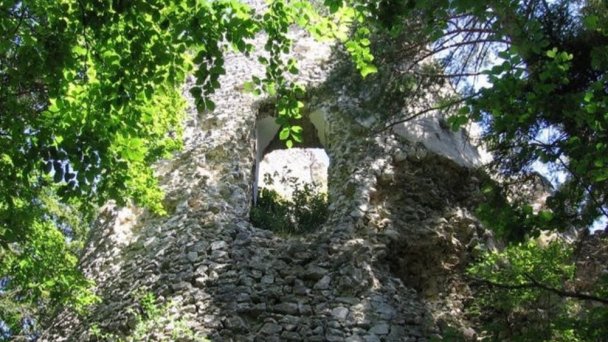 Hrad Blatnica Autor: J.Stefanek, hrady-zamky.sk Zdroj: https://www.hrady-zamky.sk/obrazky/blatnica/blatnica3.jpg