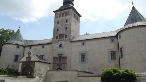 Bytčiansky zámok Autor: hrady-zamky.sk Zdroj: https://www.hrady-zamky.sk/obrazky/bytciansky-zamok/bytciansky-zamok9.jpg Bytčiansky zámok Autor: hrady-zamky.sk Zdroj: https://www.hrady-zamky.sk/obrazky/bytciansky-zamok/bytciansky-zamok9.jpg