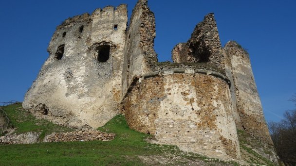 Hrad Cicva 2 Autor: Milan Bališin Zdroj: https://sk.wikipedia.org/wiki/%C4%8Ci%C4%8Dava_(hrad)#/media/S%C3%BAbor:Hrad_%C4%8Ci%C4%8Dva_015.jpg