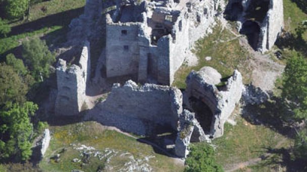Hrad Hrušov 3 Autor: Civertan Zdroj: https://upload.wikimedia.org/wikipedia/commons/c/c8/Hrussocivertanlegi2.jpg