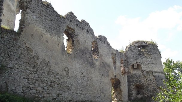 Hrad Lietava Autor: hrady-zamky.sk Zdroj: https://www.hrady-zamky.sk/obrazky/lietava/lietava16.jpg