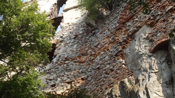 Pajštúnsky hrad Autor: hrady-zamky.sk Zdroj: https://www.hrady-zamky.sk/obrazky/pajstun/pajstun7.jpg Pajštúnsky hrad Autor: hrady-zamky.sk Zdroj: https://www.hrady-zamky.sk/obrazky/pajstun/pajstun7.jpg