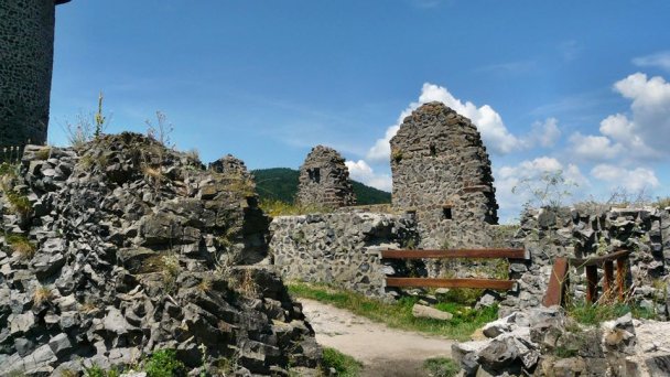 Hrad Šomoška Zdroj: https://scontent-vie1-1.xx.fbcdn.net/v/t1.0-9/p720x720/67766167_477937719431448_7293328431134015488_o.jpg?_nc_cat=105&_nc_sid=e007fa&_nc_ohc=XdfCv6wb7xUAX-MpRH2&_nc_ht=scontent-vie1-1.xx&_nc_tp=6&oh=691439388dc0050304f69caf3accb453&oe=5EE02ED3 Hrad Šomoška Zdroj: https://scontent-vie1-1.xx.fbcdn.net/v/t1.0-9/p720x720/67766167_477937719431448_7293328431134015488_o.jpg?_nc_cat=105&_nc_sid=e007fa&_nc_ohc=XdfCv6wb7xUAX-MpRH2&_nc_ht=scontent-vie1-1.xx&_nc_tp=6&oh=691439388dc0050304f69caf3accb453&oe=5EE02ED3