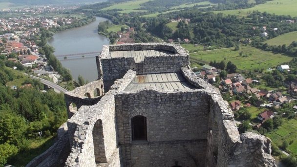 Hrad Strečno Autor: hrady-zamky.sk Zdroj: https://www.hrady-zamky.sk/obrazky/strecno/strecno10.jpg