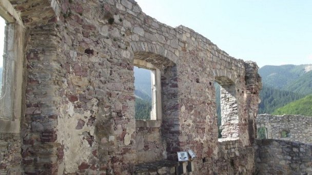 Hrad Strečno Autor: hrady-zamky.sk Zdroj: https://www.hrady-zamky.sk/obrazky/strecno/strecno12.jpg