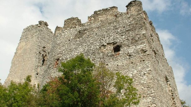 Hrad Tematín 2 Zdroj: https://sk.wikipedia.org/wiki/Temat%C3%ADn
