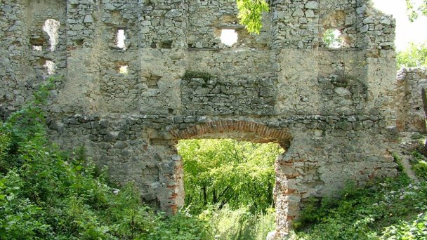 Hrad Tematín 3 Zdroj: https://sk.wikipedia.org/wiki/Temat%C3%ADn