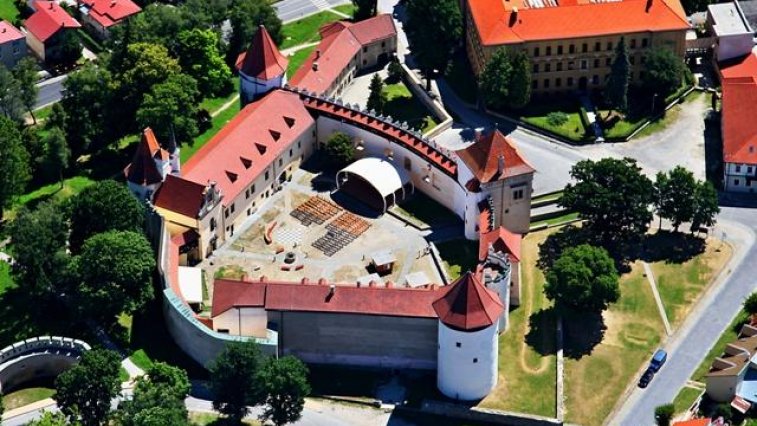 Kežmarský hrad Zdroj: https://www.kezmarok.sk/portals_pictures/i_004989/i_4989496.jpg