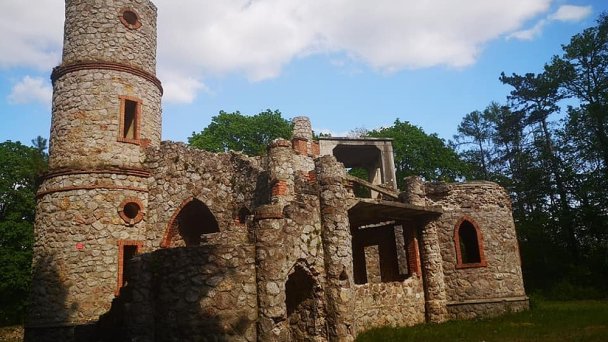 Letohrádok Babylon Autor: Facebook Zdroj: https://scontent.fbts7-1.fna.fbcdn.net/v/t1.0-9/94443367_10222418069108848_5315068049374576640_n.jpg?_nc_cat=104&ccb=2&_nc_sid=8bfeb9&_nc_ohc=aOWcd4wnyc4AX9DUg7F&_nc_ht=scontent.fbts7-1.fna&oh=89c4156808275c78008cc4988821c446&oe=5FF00DA7