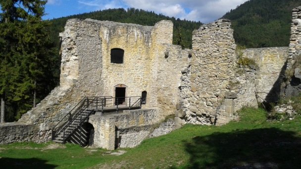 Hrad Likava Autor: hrady-zamky.sk Zdroj: https://www.hrady-zamky.sk/obrazky/likava/uzi6.jpg Hrad Likava Autor: hrady-zamky.sk Zdroj: https://www.hrady-zamky.sk/obrazky/likava/uzi6.jpg