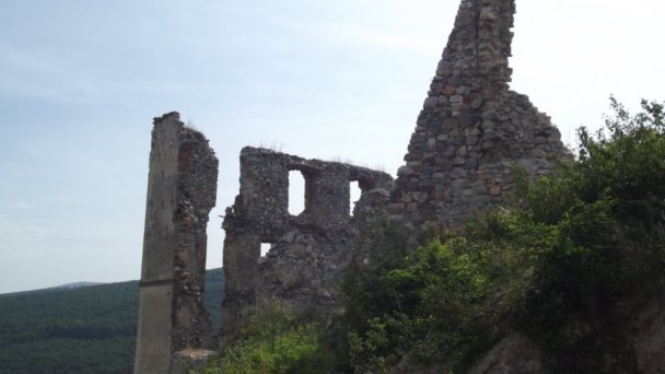 hrad oponice 3 Autor: hrady-zamky.sk Zdroj: https://www.hrady-zamky.sk/obrazky/oponicky-hrad/oponicky-hrad23.jpg hrad oponice 3 Autor: hrady-zamky.sk Zdroj: https://www.hrady-zamky.sk/obrazky/oponicky-hrad/oponicky-hrad23.jpg
