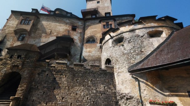 Oravský hrad Autor: Mike Roberts Zdroj: https://www.flickr.com/photos/cosmic_spanner/19678163639/in/photolist-XmptDr-Xmptqk-fhq9V8-fhEqch-fhq9NP-fhq9Hv-fhq9Lp-fhq9Tn-fhEqd5-fhEqeY-fhq9DT-fhEqf9-fhEqeJ-fhEq2b-fhq9Gz-vYMfQw-vYM6LE-wfJHWE-vjnjmm-vYM4Es-wgPPWZ-vjvUmi-vYTJtr-wgQ3pz/ Oravský hrad Autor: Mike Roberts Zdroj: https://www.flickr.com/photos/cosmic_spanner/19678163639/in/photolist-XmptDr-Xmptqk-fhq9V8-fhEqch-fhq9NP-fhq9Hv-fhq9Lp-fhq9Tn-fhEqd5-fhEqeY-fhq9DT-fhEqf9-fhEqeJ-fhEq2b-fhq9Gz-vYMfQw-vYM6LE-wfJHWE-vjnjmm-vYM4Es-wgPPWZ-vjvUmi-vYTJtr-wgQ3pz/