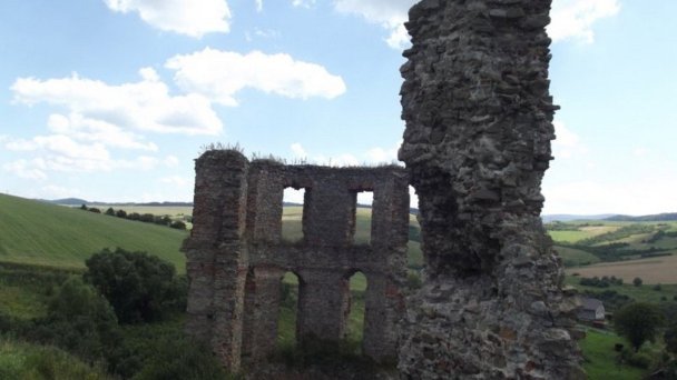 Hrad Plaveč Autor: hrady-zamky.sk Zdroj: https://www.hrady-zamky.sk/obrazky/plavec/plavec16.jpg Hrad Plaveč Autor: hrady-zamky.sk Zdroj: https://www.hrady-zamky.sk/obrazky/plavec/plavec16.jpg
