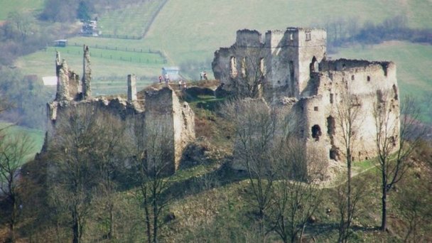Považský hrad Autor: Reed072 Zdroj: https://upload.wikimedia.org/wikipedia/commons/1/14/Povhrad.jpg Považský hrad Autor: Reed072 Zdroj: https://upload.wikimedia.org/wikipedia/commons/1/14/Povhrad.jpg