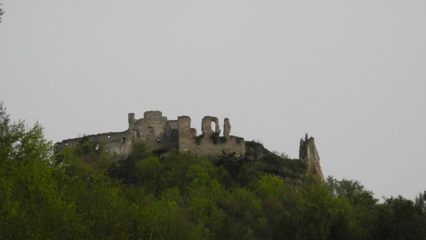 Považský hrad Autor: Dado Baca Zdroj: https://www.flickr.com/photos/119323155@N06/26505879062/sizes/l/ Považský hrad Autor: Dado Baca Zdroj: https://www.flickr.com/photos/119323155@N06/26505879062/sizes/l/
