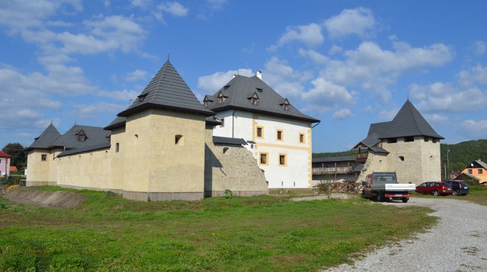 Kaštieľ Vodný hrad Hronsek