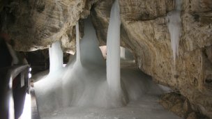 Demänovská ľadová jaskyňa 2 Autor: jojo Zdroj: https://slovenskycestovatel.sk/item/demanovska-ladova-jaskyna