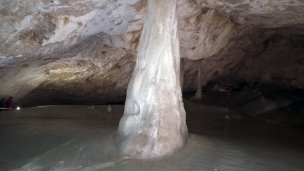 Dobšinská ľadová jaskyňa 2 Autor: Dariusz Wózniak Zdroj: https://slovenskycestovatel.sk/item/dobsinska-ladova-jaskyna