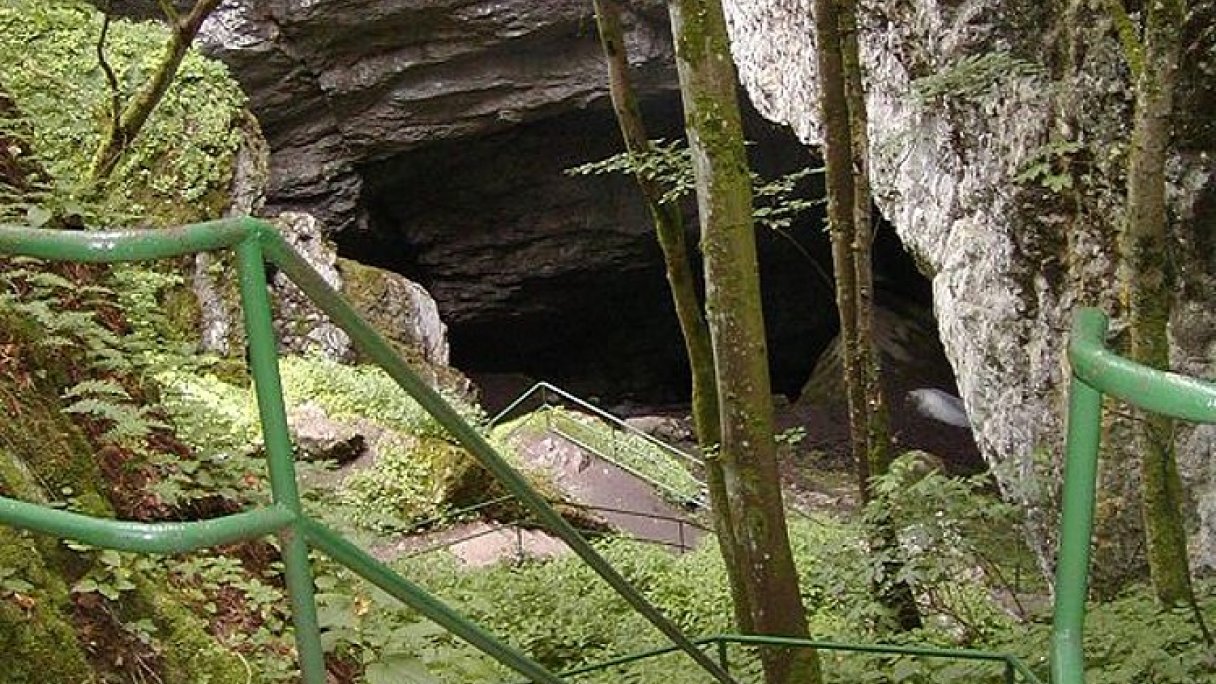 Jaskyňa Silická ľadnica Autor: Martin Hlauka (Pescan) Zdroj: https://upload.wikimedia.org/wikipedia/commons/d/d1/Silicka_ladnica.jpg
