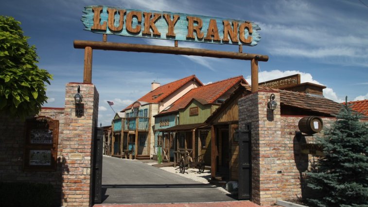 Lucky Ranč vstup Zdroj: https://www.facebook.com/pg/luckyranc/photos/?ref=page_internal