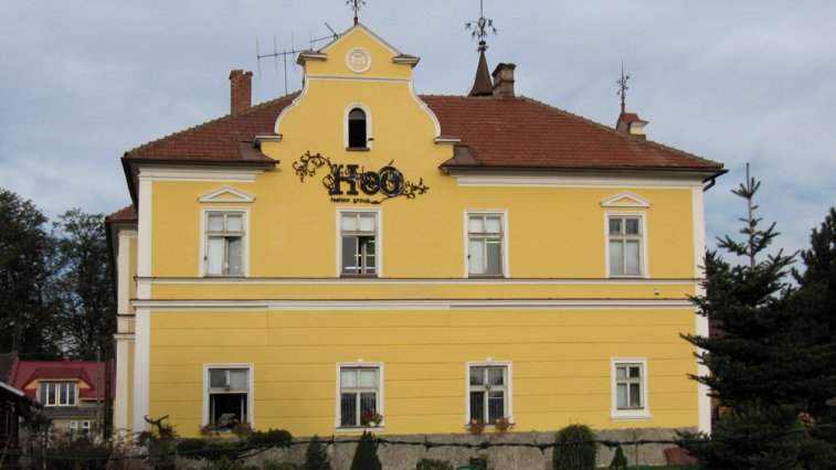 Kaštieľ a park v Bytčici 1 Zdroj: https://sk.wikipedia.org/wiki/Ka%C5%A1tie%C4%BE_v_Byt%C4%8Dici