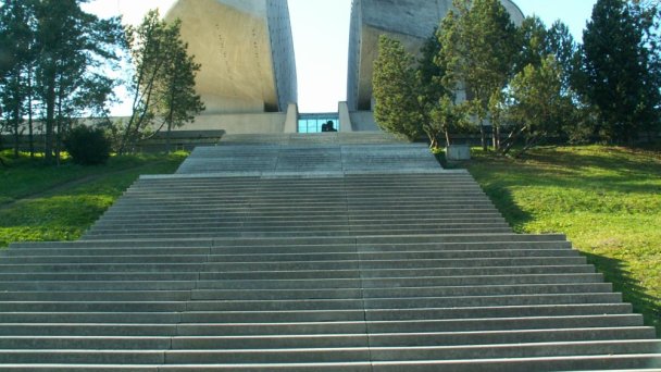 Múzeum SNP Banská Bystrica 3 Zdroj: https://sk.wikipedia.org/wiki/Pam%C3%A4tn%C3%ADk_SNP_v_Banskej_Bystrici Múzeum SNP Banská Bystrica 3 Zdroj: https://sk.wikipedia.org/wiki/Pam%C3%A4tn%C3%ADk_SNP_v_Banskej_Bystrici