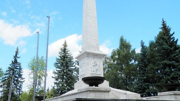 Pamätník Autor: Ing.Mgr.Jozef Kotulič Zdroj: https://upload.wikimedia.org/wikipedia/commons/thumb/e/eb/MilitaryCemetery15Slovakia60.JPG/800px-MilitaryCemetery15Slovakia60.JPG Pamätník Autor: Ing.Mgr.Jozef Kotulič Zdroj: https://upload.wikimedia.org/wikipedia/commons/thumb/e/eb/MilitaryCemetery15Slovakia60.JPG/800px-MilitaryCemetery15Slovakia60.JPG