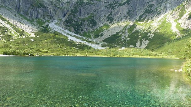 Zelené pleso Autor: Michal Klajban Zdroj: https://upload.wikimedia.org/wikipedia/commons/thumb/0/0b/Vysok%C3%A9_Tatry%2C_Zelen%C3%A9_pleso_%282%29.JPG/800px-Vysok%C3%A9_Tatry%2C_Zelen%C3%A9_pleso_%282%29.JPG