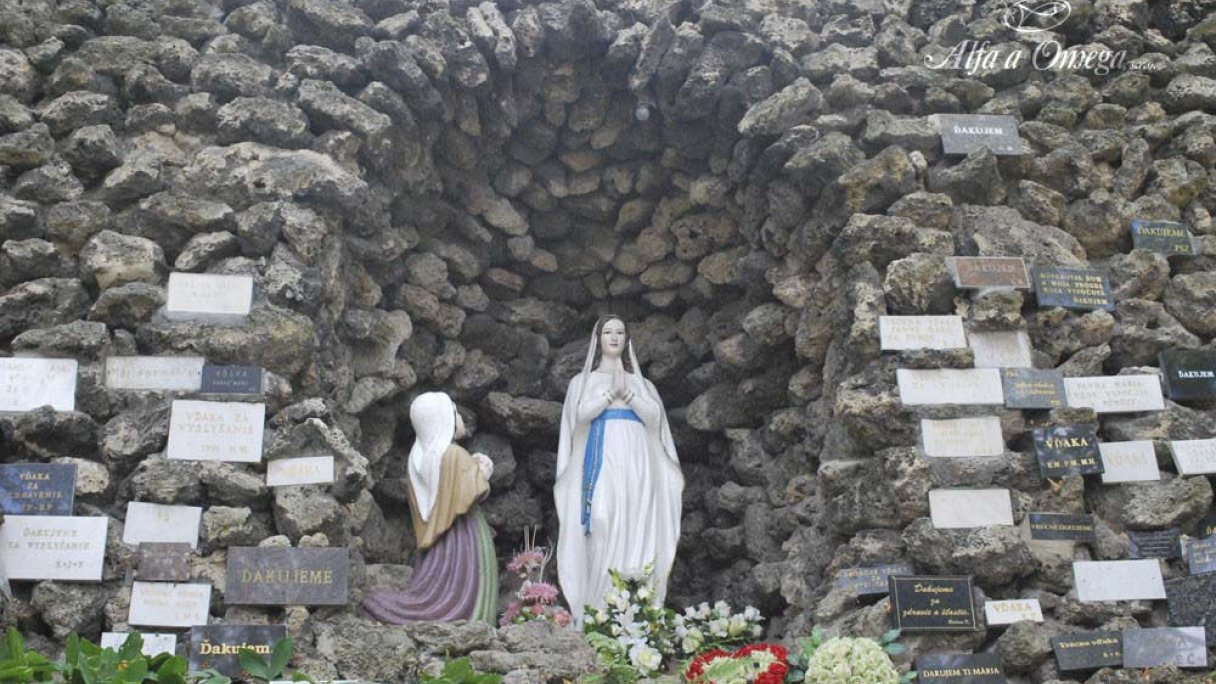 Púť k Dubnickej Panne Márii 2 Zdroj: http://www.putnickemiesta.sk/putnicke-miesta-na-slovensku/zilinska-dieceza/dubnica-nad-vahom/