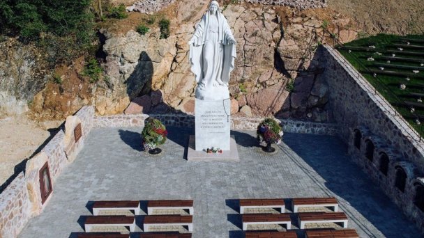 Kríž Butkov, Skalné saktuárium Božieho Milosrdenstva Ladce 7