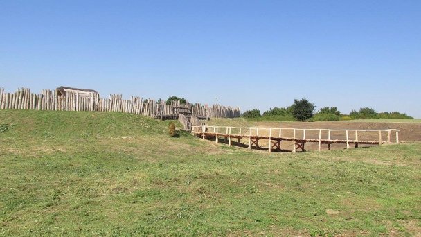 Praveká osada Mokrý Kút Autor: Facebook Archeopark Mokrý kút Vyšný Kubín, Ipea o.z. Zdroj: https://scontent.fbts7-1.fna.fbcdn.net/v/t31.0-8/14468168_1501385673210694_5560885499054368401_o.jpg?_nc_cat=107&ccb=2&_nc_sid=cdbe9c&_nc_ohc=EWGocXaegycAX8aRyt7&_nc_ht=scontent.fbts7-1.fna&oh=3cf0f4e5daf1c0fae857cb085b397f07&oe=5FEA18F2 Praveká osada Mokrý Kút Autor: Facebook Archeopark Mokrý kút Vyšný Kubín, Ipea o.z. Zdroj: https://scontent.fbts7-1.fna.fbcdn.net/v/t31.0-8/14468168_1501385673210694_5560885499054368401_o.jpg?_nc_cat=107&ccb=2&_nc_sid=cdbe9c&_nc_ohc=EWGocXaegycAX8aRyt7&_nc_ht=scontent.fbts7-1.fna&oh=3cf0f4e5daf1c0fae857cb085b397f07&oe=5FEA18F2
