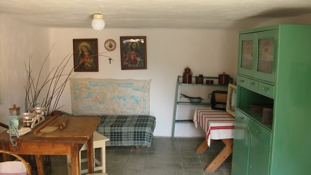 Skalné obydlia Brhlovce Autor: lubomir.borovic Zdroj: https://upload.wikimedia.org/wikipedia/commons/thumb/5/57/935_02_Brhlovce%2C_Slovakia_-_panoramio_%2871%29.jpg/800px-935_02_Brhlovce%2C_Slovakia_-_panoramio_%2871%29.jpg Skalné obydlia Brhlovce Autor: lubomir.borovic Zdroj: https://upload.wikimedia.org/wikipedia/commons/thumb/5/57/935_02_Brhlovce%2C_Slovakia_-_panoramio_%2871%29.jpg/800px-935_02_Brhlovce%2C_Slovakia_-_panoramio_%2871%29.jpg