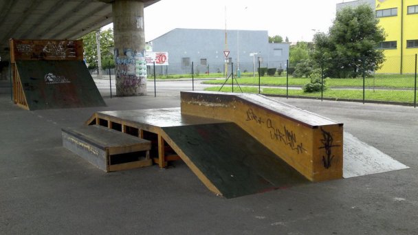 Skatepark Lučenec 3 Autor: Tomáš Kvak Zdroj: http://www.boardlife.sk/sk/skateboard/skatepark/skatepark-lucenec Skatepark Lučenec 3 Autor: Tomáš Kvak Zdroj: http://www.boardlife.sk/sk/skateboard/skatepark/skatepark-lucenec