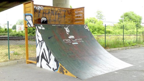 Skatepark Lučenec 4 Autor: Tomáš Kvak Zdroj: http://www.boardlife.sk/sk/skateboard/skatepark/skatepark-lucenec Skatepark Lučenec 4 Autor: Tomáš Kvak Zdroj: http://www.boardlife.sk/sk/skateboard/skatepark/skatepark-lucenec