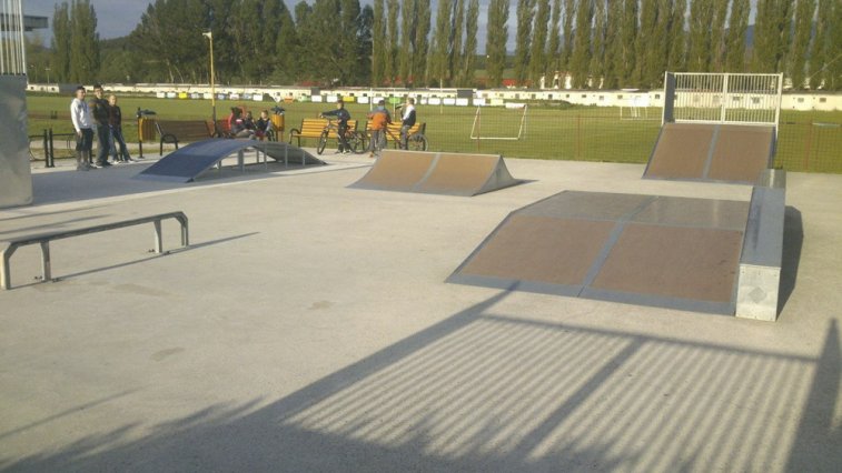 Skatepark Rajec 1 Zdroj: http://www.boardlife.sk/sk/skateboard/skatepark/skatepark-rajec