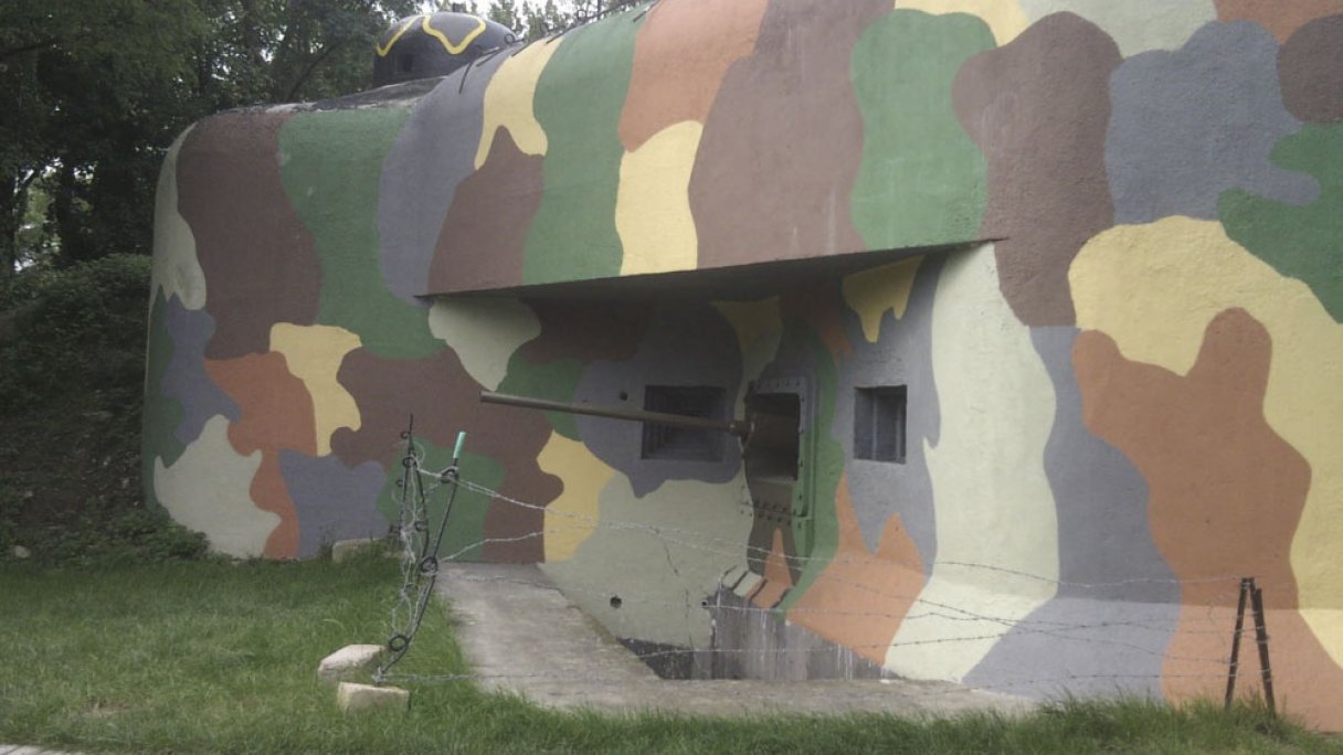 Bunker BS-8 Bratislava - Petržalka 1 Autor: Melmacik Zdroj: https://slovenskycestovatel.sk/item/bunker-b-s-8-hrbitov