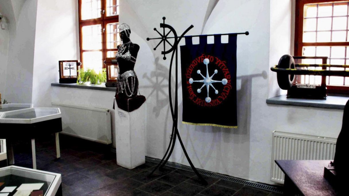 Kremnická mincovňa Kremnica 1 Autor: František Gajovský Zdroj: https://slovenskycestovatel.sk/item/muzeum-minci-a-medaili Kremnická mincovňa Kremnica 1 Autor: František Gajovský Zdroj: https://slovenskycestovatel.sk/item/muzeum-minci-a-medaili