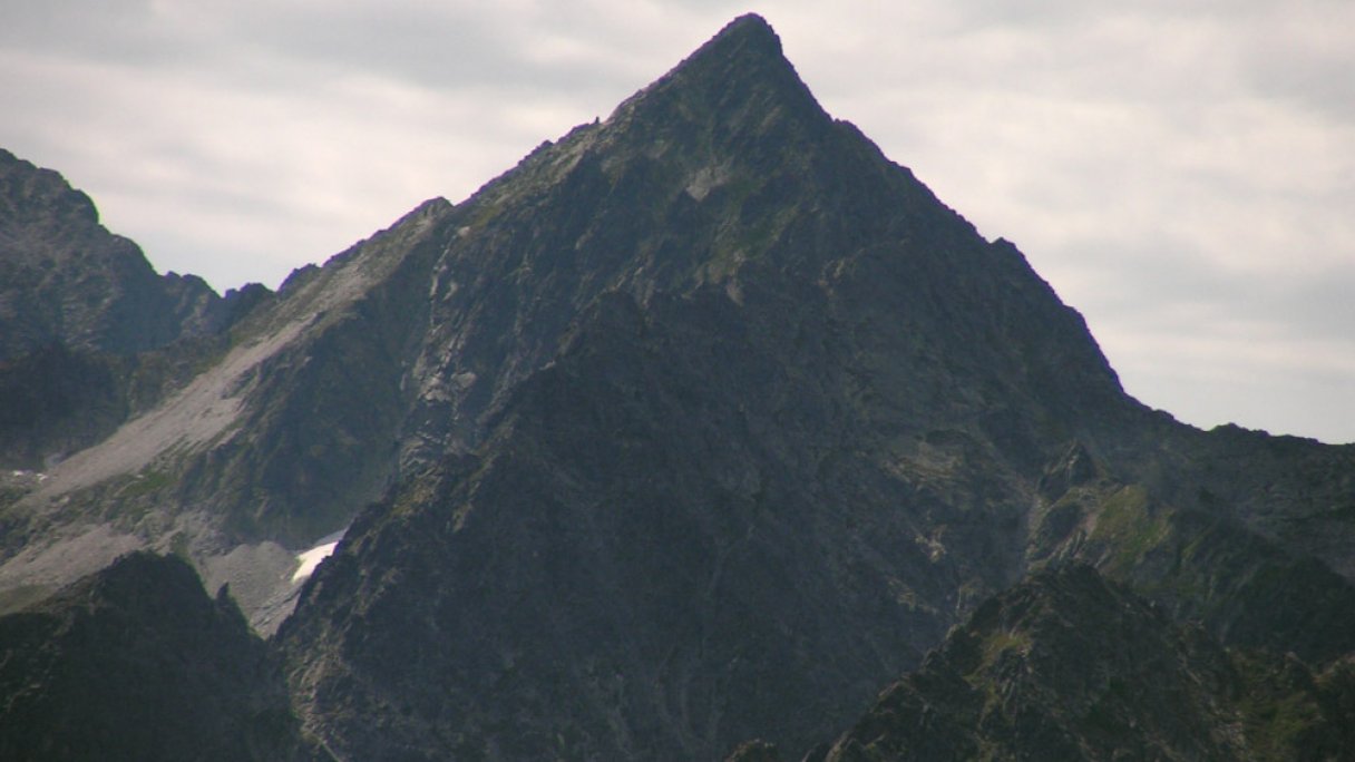 Kotlový štít 1 Autor: Rafik K Zdroj: https://sk.wikipedia.org/wiki/Kolov%C3%BD_%C5%A1t%C3%ADt#/media/S%C3%BAbor:Kolowyszczyt.jpg