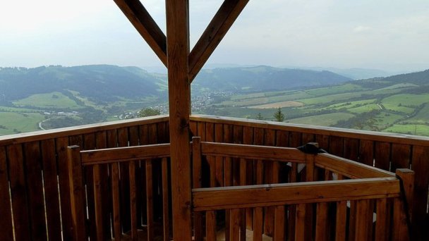 Rozhľadňa na vrchu Bobovec 2 Autor: Michal Jakubský Zdroj: https://kamnahory.sk/Turistika/Mala-Fatra/Rozhladna-na-Bobovci.html