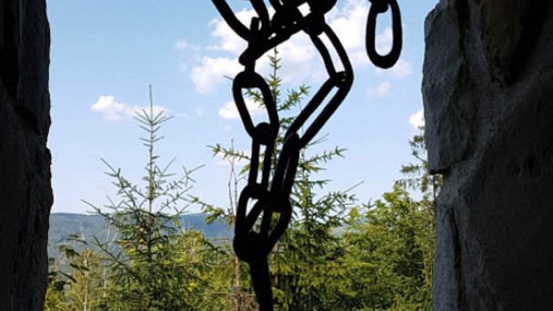 Rozhľadňa na vrchu Bobovec 4 Autor: Michal Jakubský Zdroj: https://kamnahory.sk/Turistika/Mala-Fatra/Rozhladna-na-Bobovci.html
