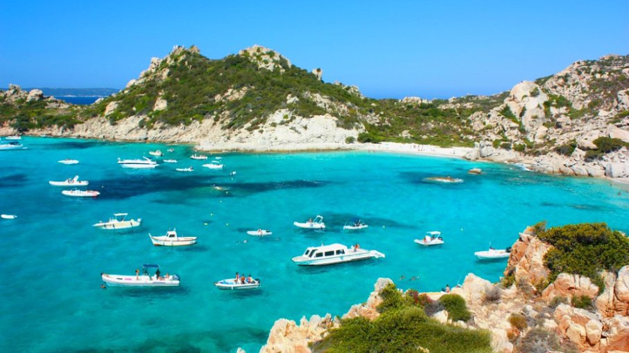 Sardínia last minute: letná dovolenka s priamymi letmi z Bratislavy a Košíc