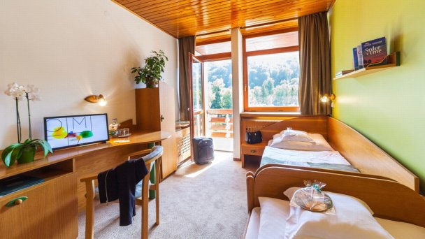 Hotel Flóra *** Trenčianske Teplice 11 Hotel Flóra *** Trenčianske Teplice 11