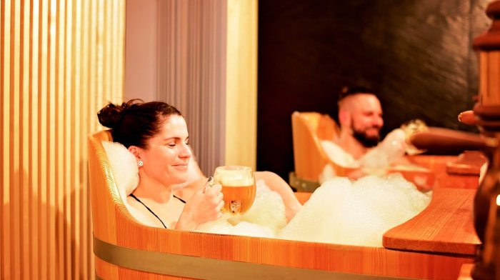 Oddych a lahodné chute v Maladinove – wellness, pivné kúpele a pivo neobmedzene
