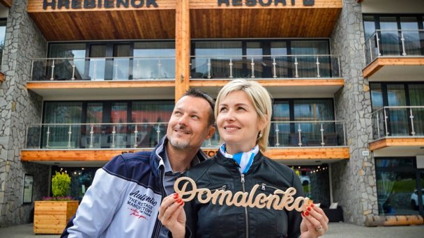 Vchod s recepciou do 4-hviezdičkovej časti Hrebienok Resortu