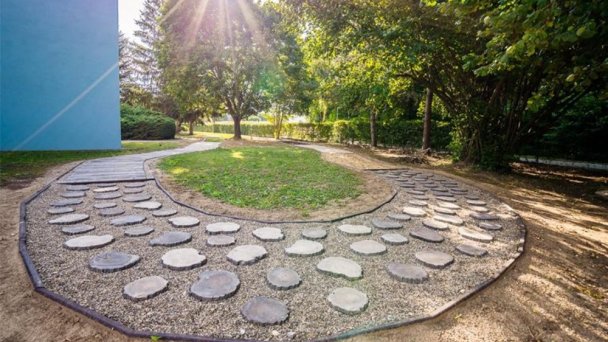 Pocitový chodník naboso &amp; Fit park