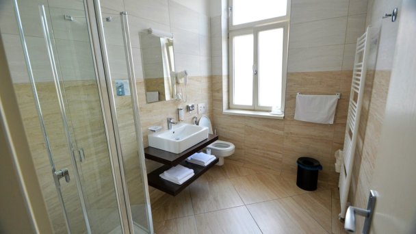 Kúpeľňa v dvojlôžkovej izbe komfort Hotela Pro Patria